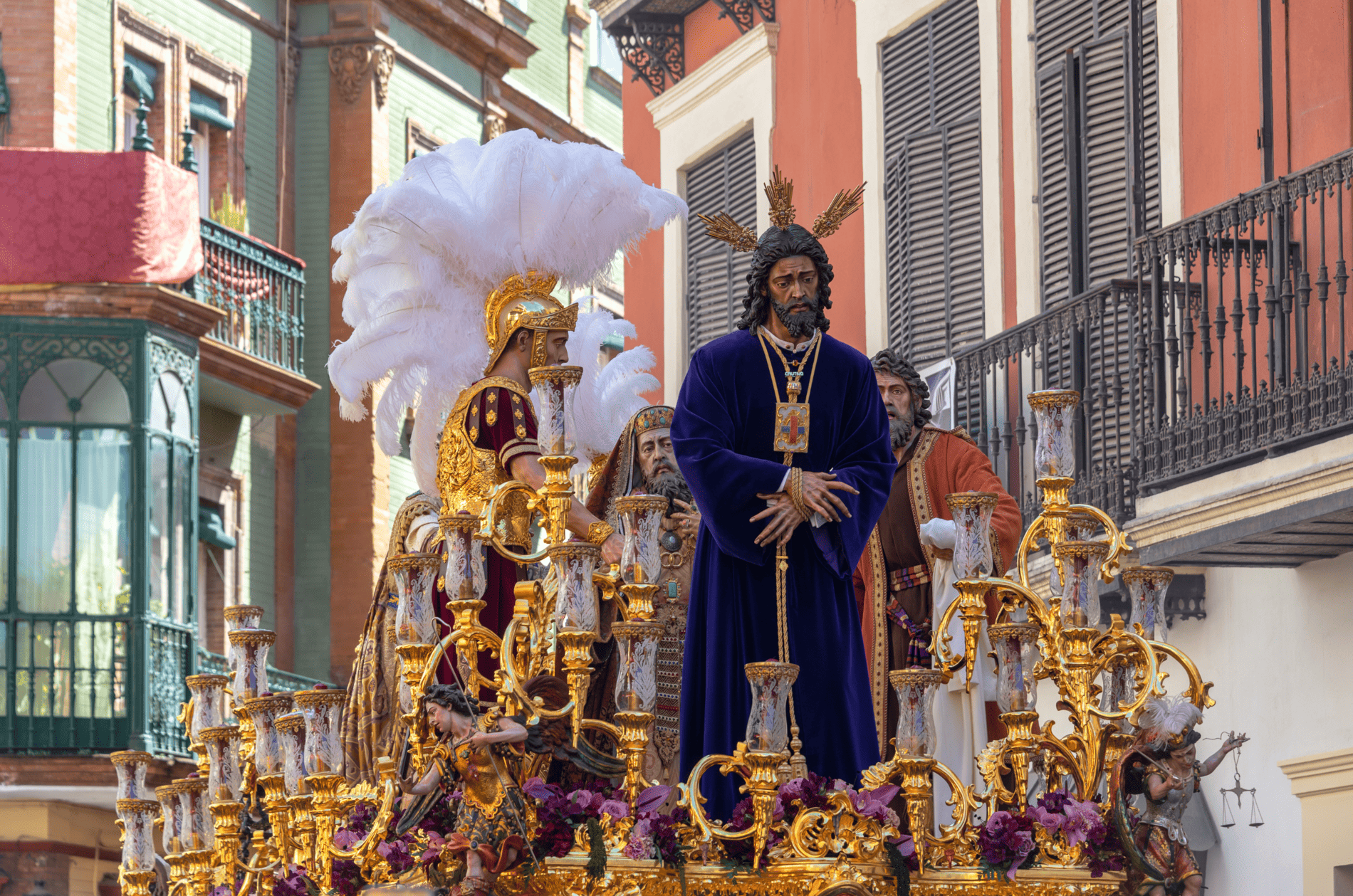 Semana Santa en Bilbao 2025: Tradición, Cultura y Cómo Moverte con Comodidad